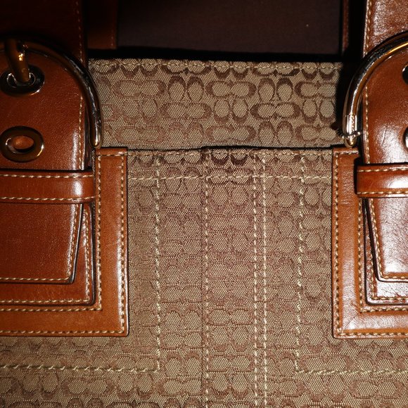 Coach Satchel/Tote with divided compartments - Picture 2 of 5